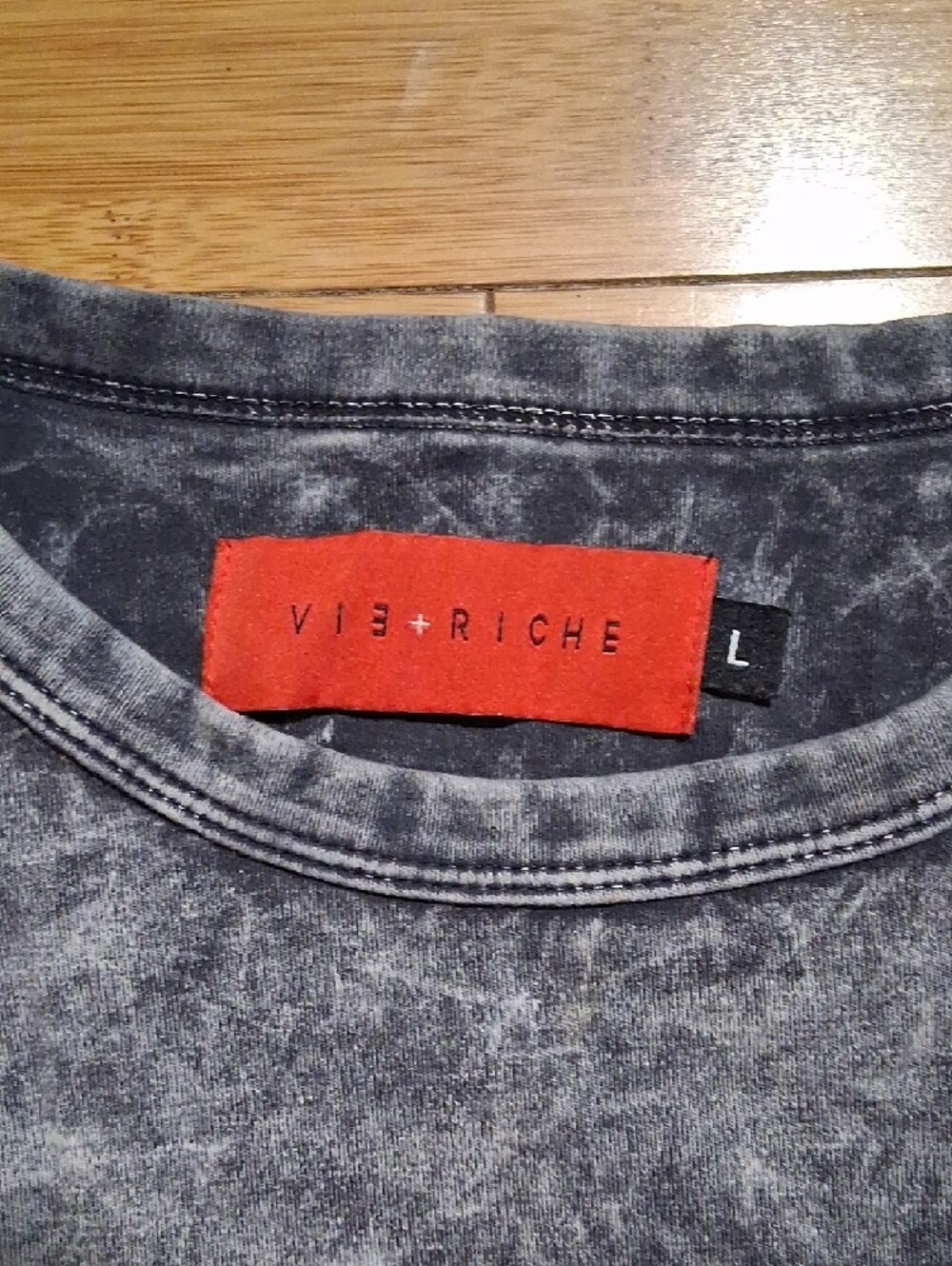 Vie+Riche Paris Disney Hand Tee - Picture 2 of 6